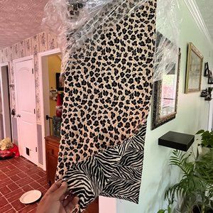 Table Runner w/ 4 Placemats in Leopard/Zebra Reversible Pattern